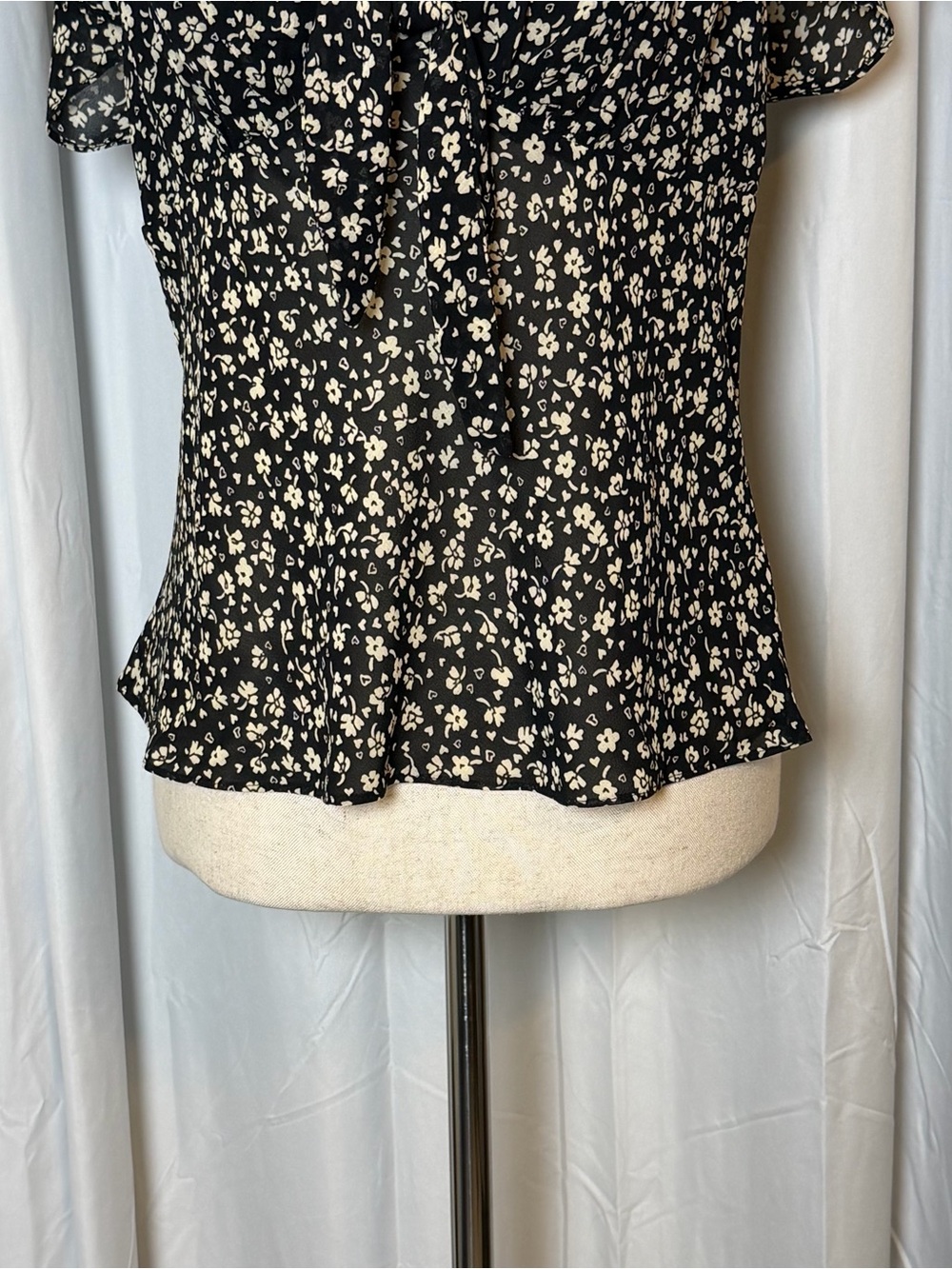 Reformation Britta Top Floral Tie Front Black Cream VNeck Short Sleeve NWT Large - Picture 6 of 14